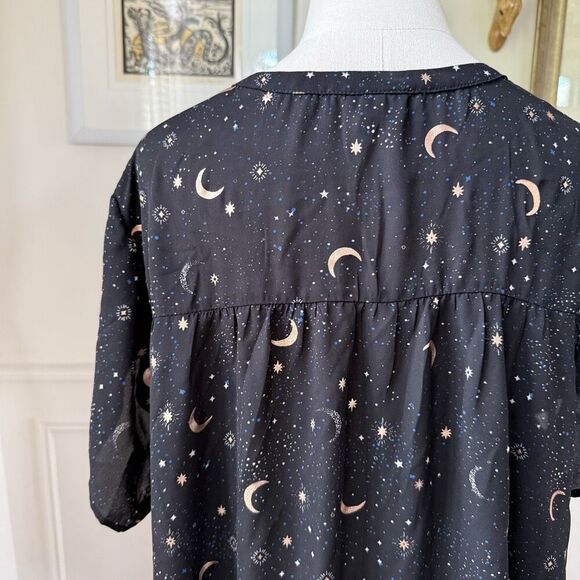 Torrid Georgette Hi-Low Short Sleeve Blouse Celestial Moon Stars $40 3 3X - Picture 7 of 9